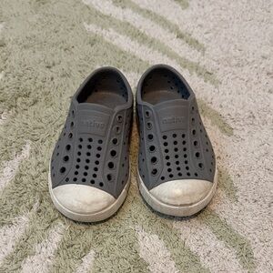 Native Kids Charcoal and Silver Water Shoes